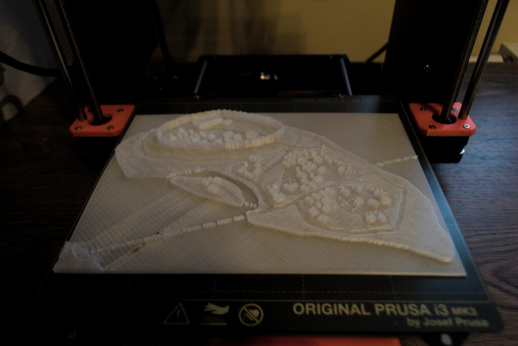 Makieta Ostrowu Lednickiego, białe ASA, pod kątem Makieta przedstawiająca Ostrów Lednicki, ujęcie pod kątem