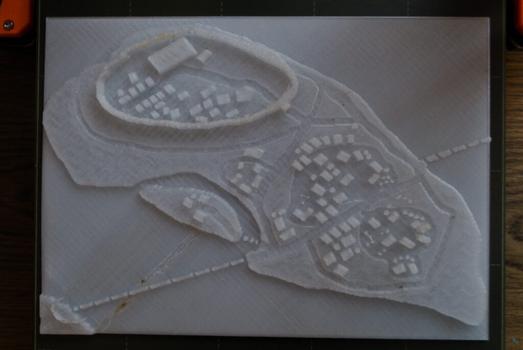 Makieta Ostrowu Lednickiego, białe ASA, prostopadle Makieta przedstawiająca Ostrów Lednicki