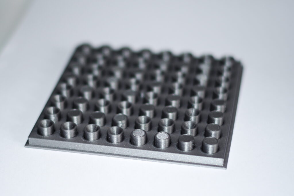 Reversi, Pionki i plansza Reversi - na planszy ustawione pionki