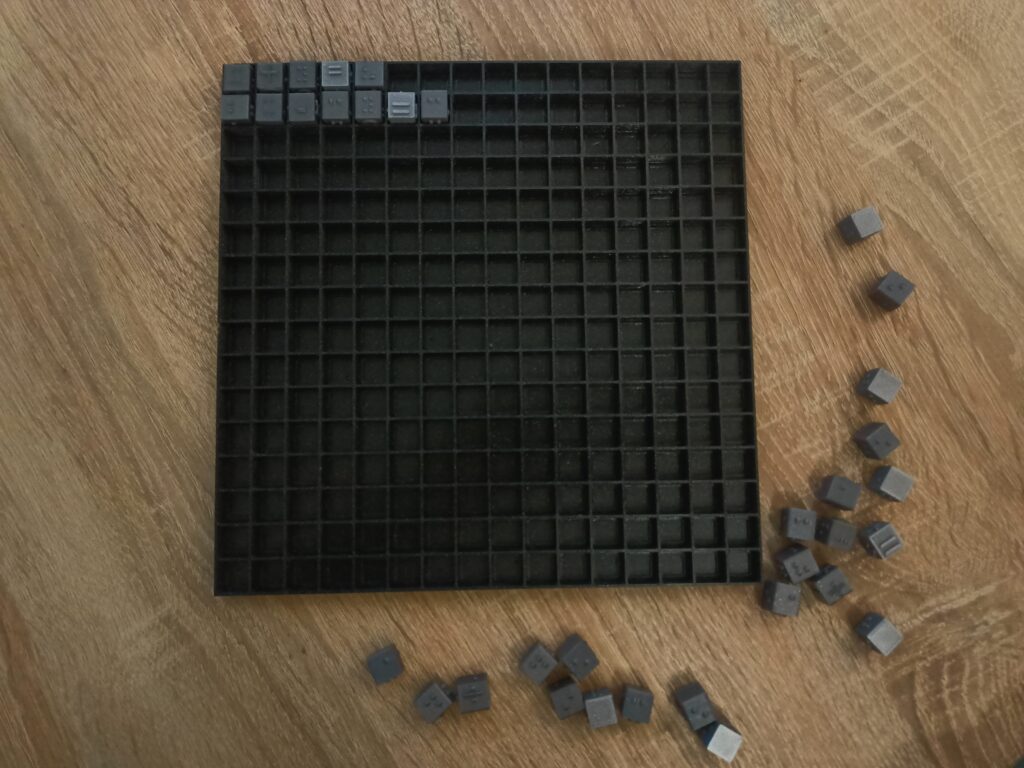 Kubarytmy, tabliczka Tabliczka do układania kubarytmów o wymiarze 16 na 16 pól