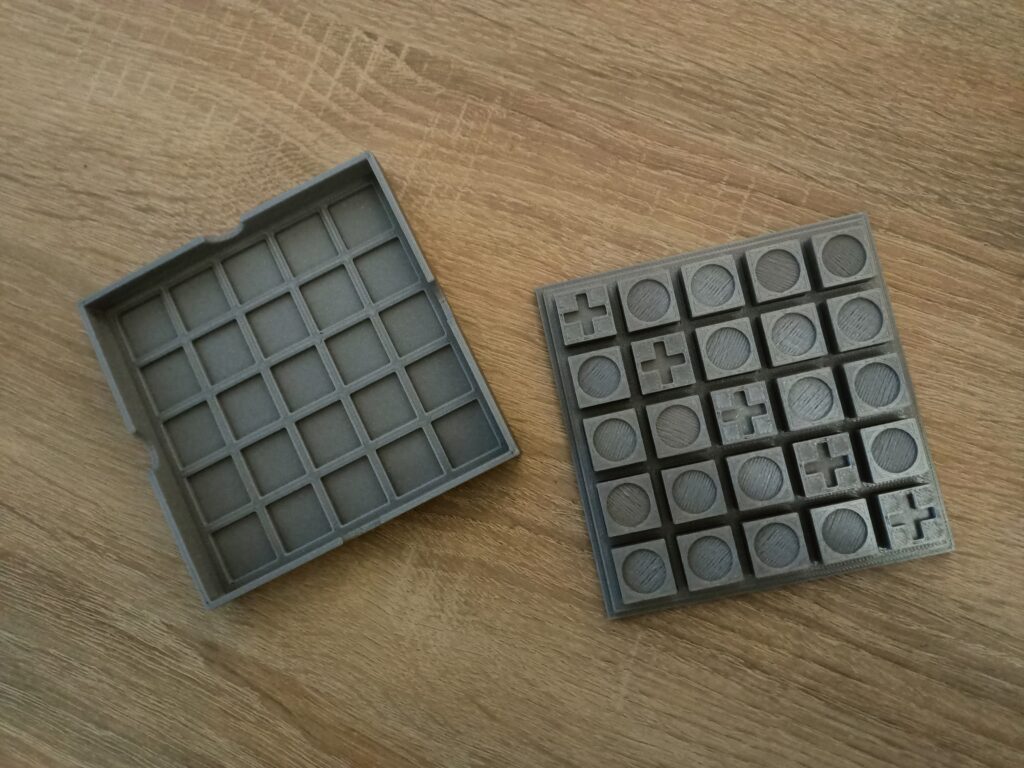 Kółko i krzyżyk 5x5 Gra Kółko i krzyżyk o wymiarze 5 na 5 pól