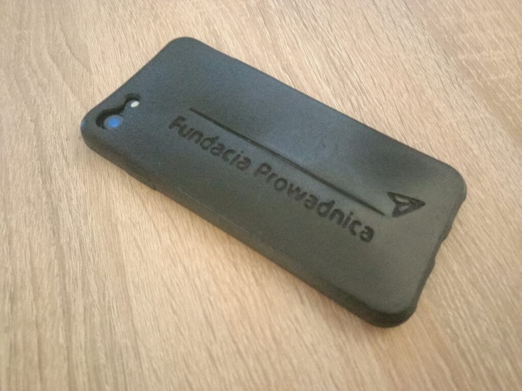 Obudowa na telefon Gumowa obudowa na telefon z logo Fundacji