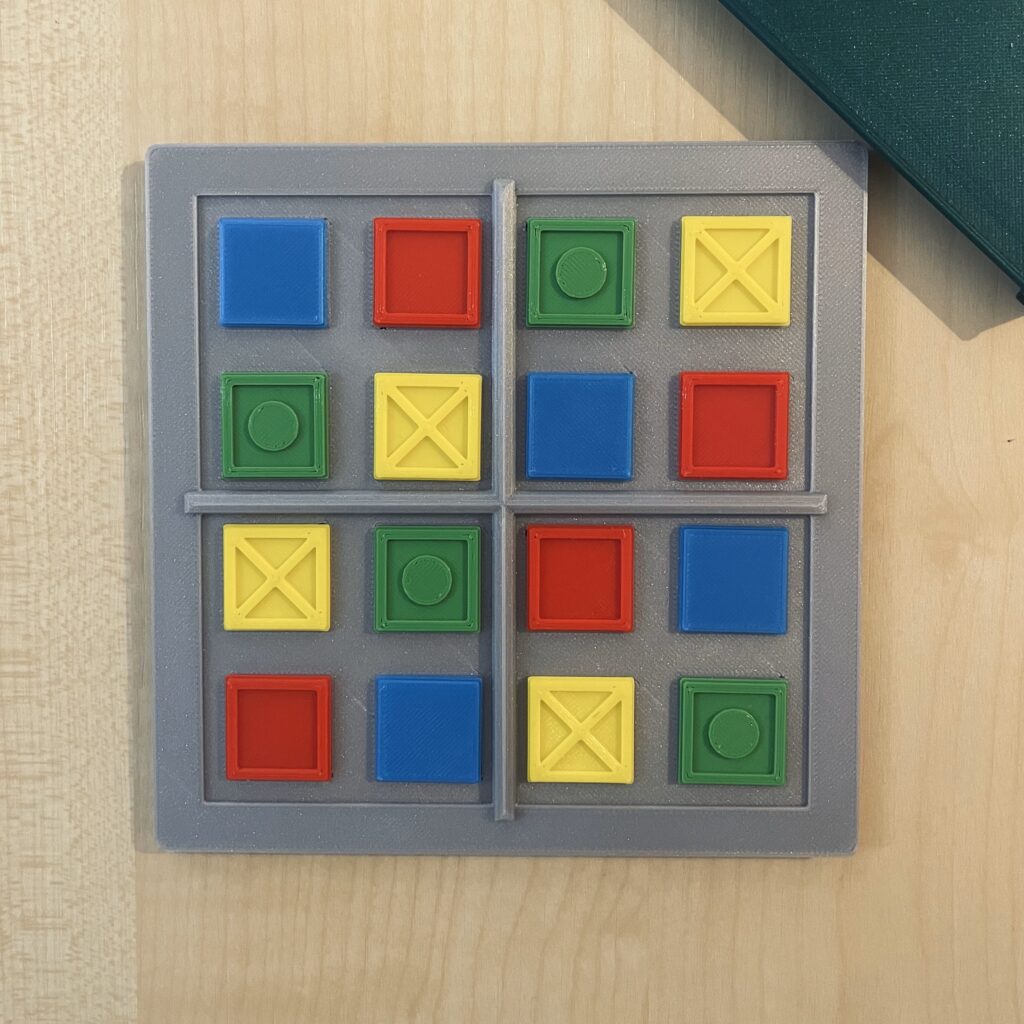 Małe sudoku (2x2) Mniejsza wersja sudoku o rozmiarze 2 na 2. Układane elementy oznaczone są kolorem i kształtem: Niebieski - pełny kwadrat, Zielony - kwadrat z kołem w środku, Żółty - kwadrat z krzyżem w środku, Czerwony - pusty kwadrat.